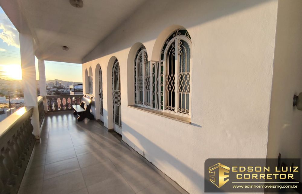 331 - Casa + Loja + Apt à venda no bairro Santo Antônio - Edinho Imóveis 1