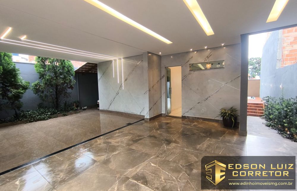 Casa À Venda no bairro Santa Edwirges